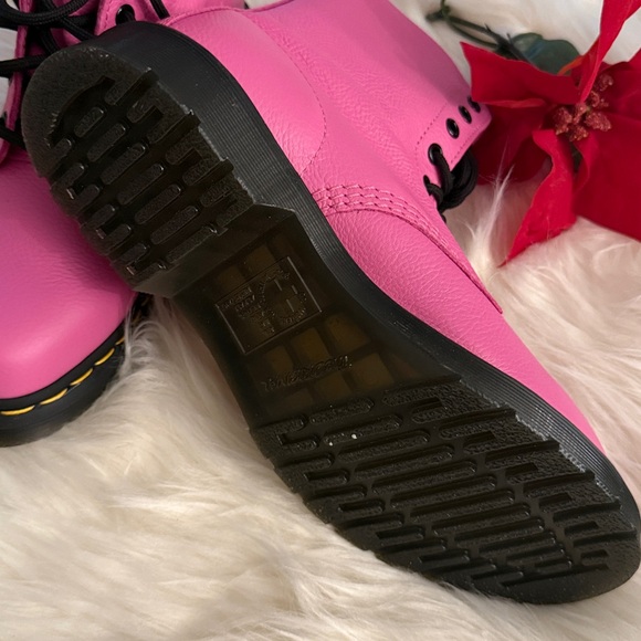Dr. Martens Vibrant Pink Combat Boots for Ladies NWOT🔥 - Picture 5 of 15